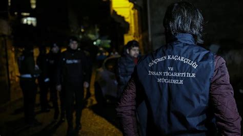İ­s­t­a­n­b­u­l­­d­a­ ­1­0­5­ ­d­ü­z­e­n­s­i­z­ ­g­ö­ç­m­e­n­ ­y­a­k­a­l­a­n­d­ı­